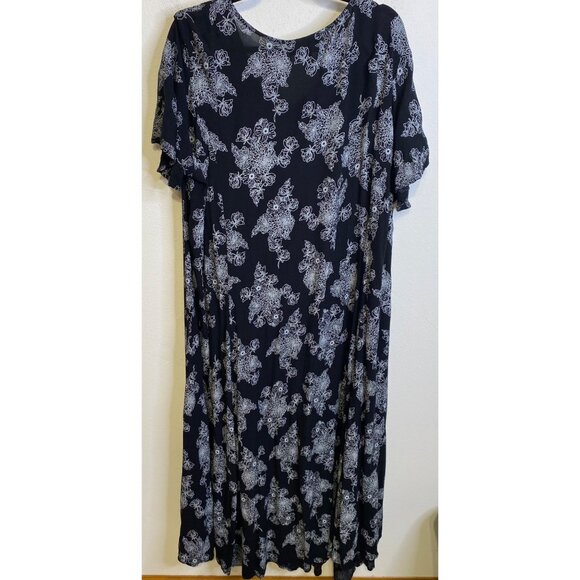 ROAMAN'S Plus 26/28 Black White Floral Flutter Short Sleeve Crinkle Vneck Dress - Picture 3 of 4